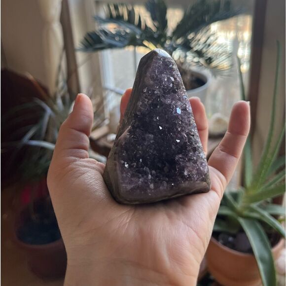 Natural, amethyst, standing cluster 254 g, 1270 ctw, 2.775”x2.50 - Picture 5 of 10